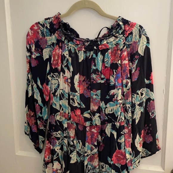 Flower Patterned Romper - Picture 2 of 4